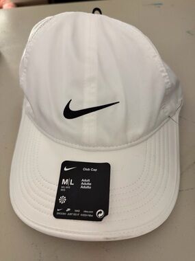Nike adjustable training hat- nwt